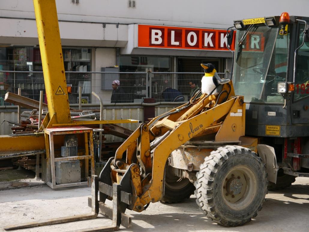 Instituut voor Zakelijke Mediation -Heftruck en bouwmateriaal voor een Blokker vestiging